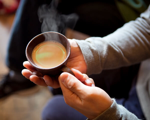 手元のコーヒーの写真